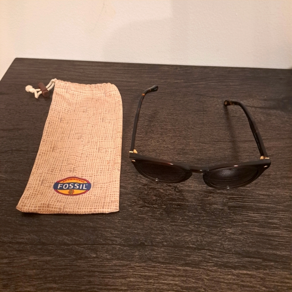 Fossil sunglasses with case